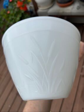 Anchor Hocking white Milk Glass bowl 7 1/2 inch cattails cat tail opaque vintage